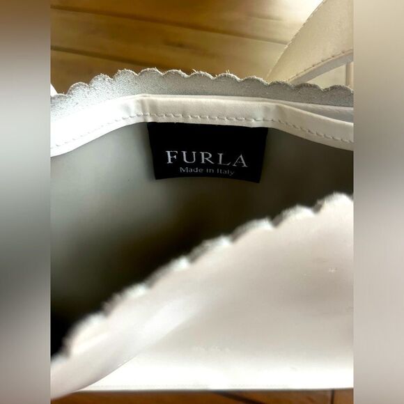 FURLA vintage White Shoulder Storage Bag; pre-loved condition - Picture 4 of 11